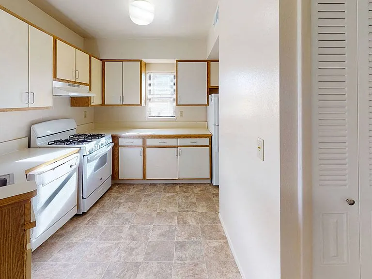 Canal Club Apartments — Photo 15
