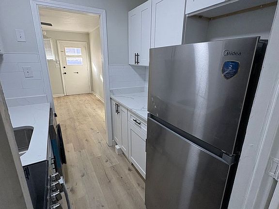 2nd image of 717 Chestnut St #F