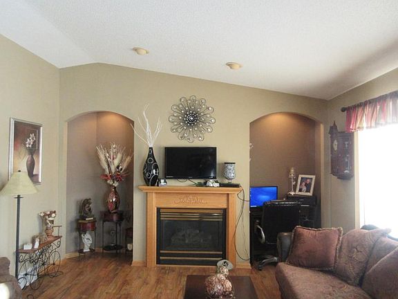 4th image of 872 Aspen Cir