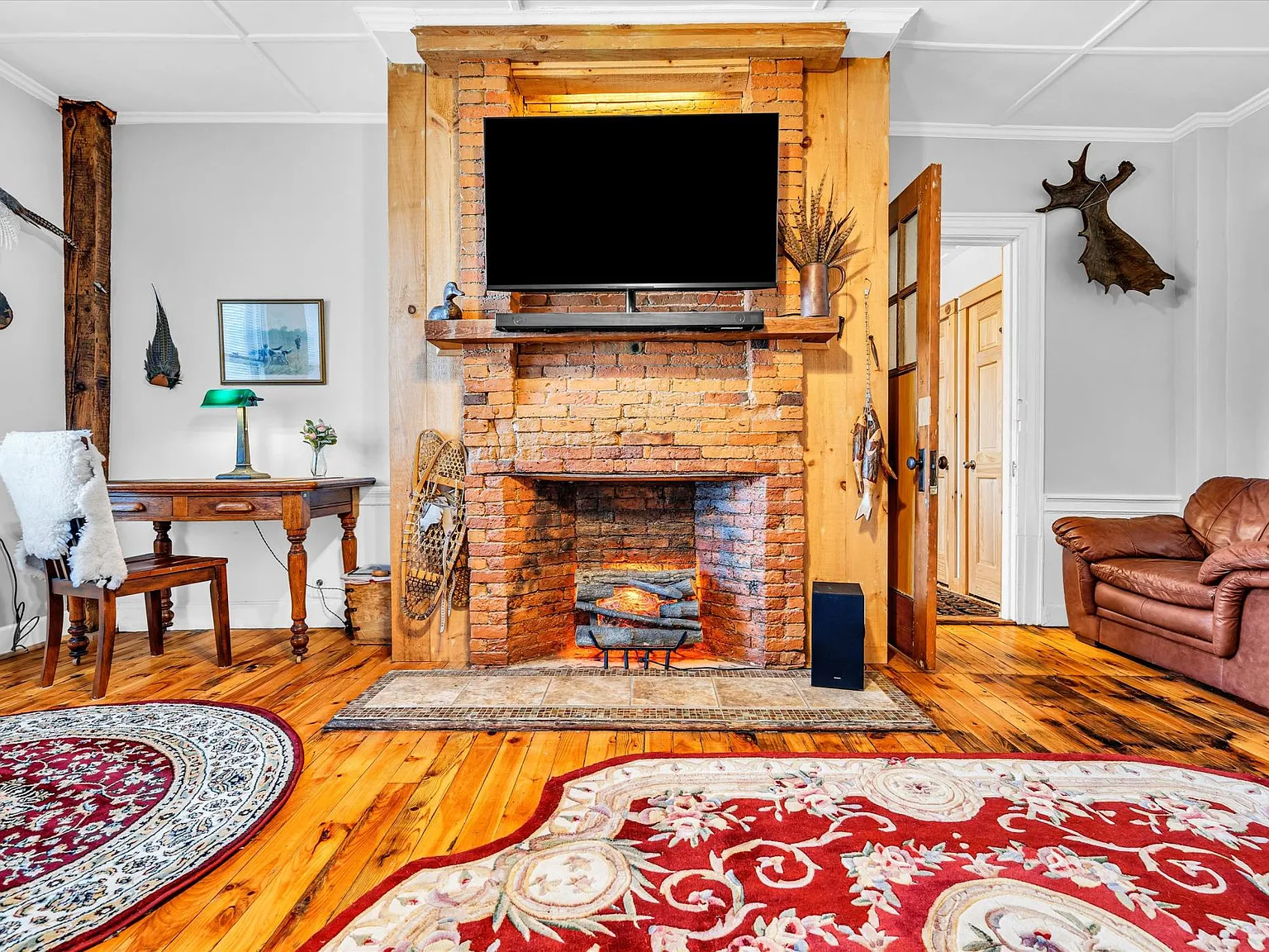 2 bed, 1000 sqft, $1,950 — Photo 2