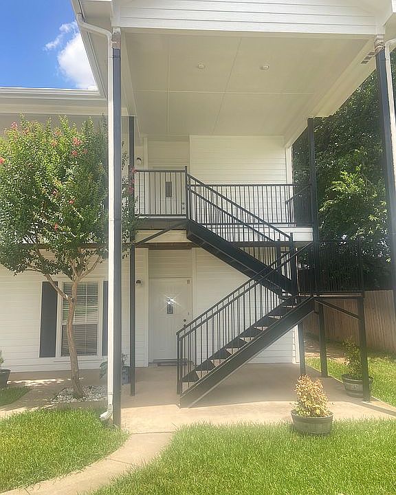 Second floor end unit