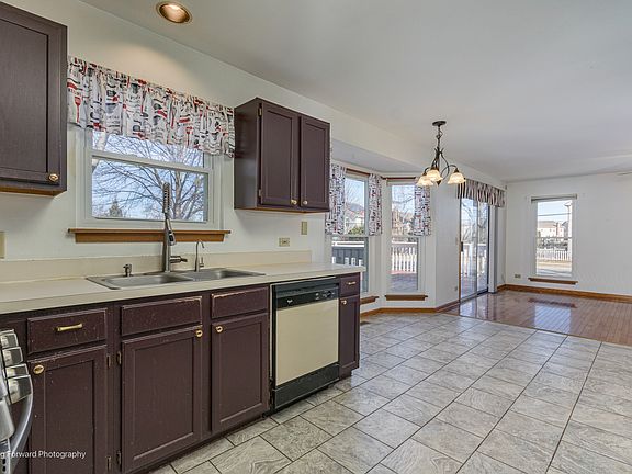 5th image of 1140 Clover Hill Ln
