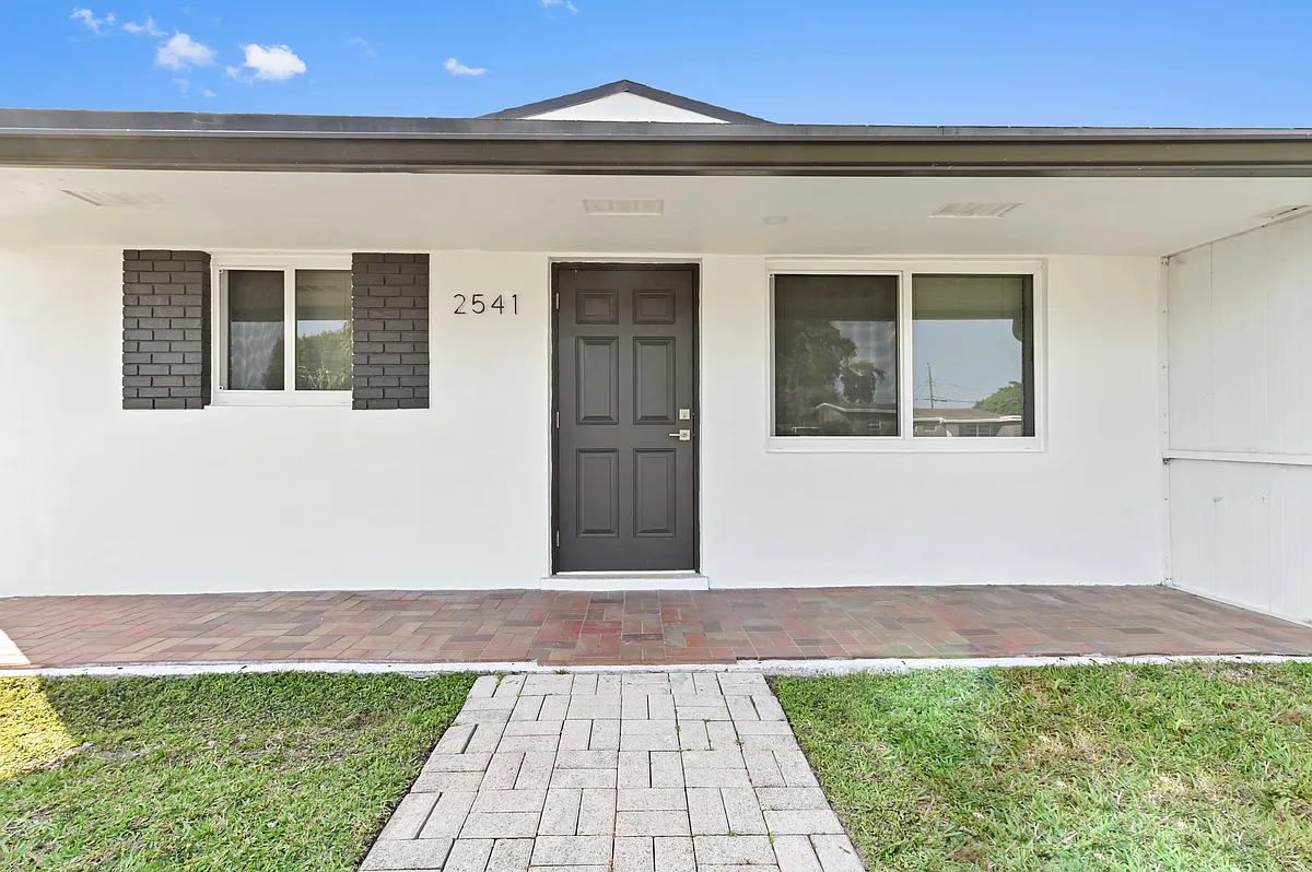 Building Photo - 2541 NW 64th Ter