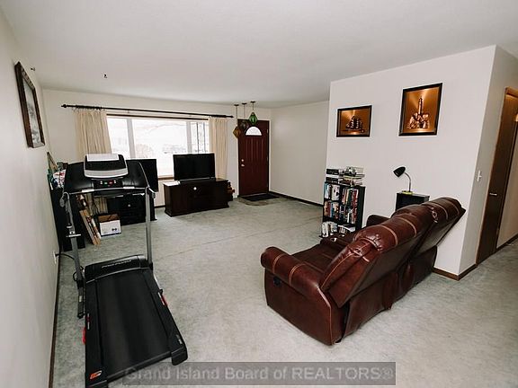 3rd image of 1331 Sherman Pl