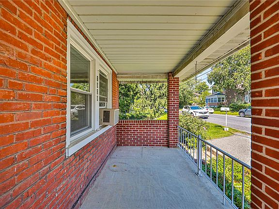 4th image of 1909 4th St