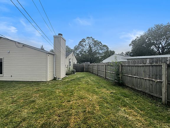 3rd image of 106 Buell Ct