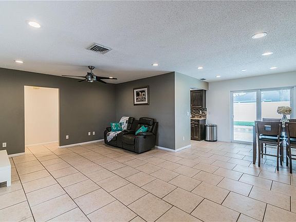 3rd image of 6929 Aberfeldy Ave N