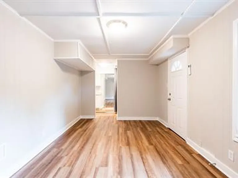 104 E Madison St — Photo 8