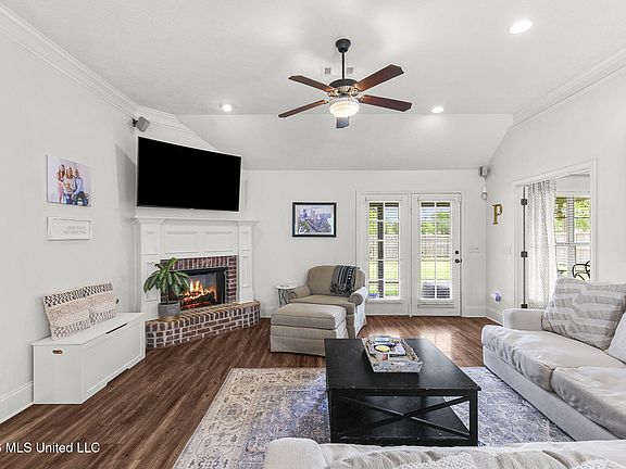 5th image of 159 Mason Way