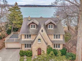 2424 Saint Clair River Dr, Algonac, MI 48001