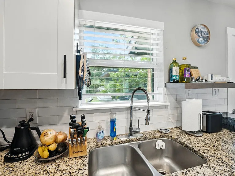 6501 Hickman Ave — Photo 10
