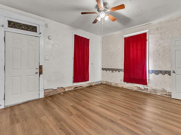 4th image of 2211 Jones St