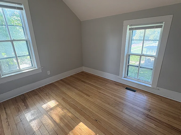 130 S Scott St — Photo 12