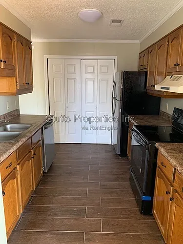 3450 Cloverdale Rd #5 Photo 1 3450 Cloverdale Rd #5 Photo 1