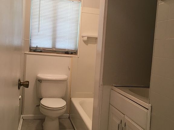 5th image of 301 Stewart Ave