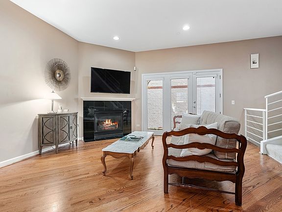4th image of 2940 N Lakewood Ave APT 6