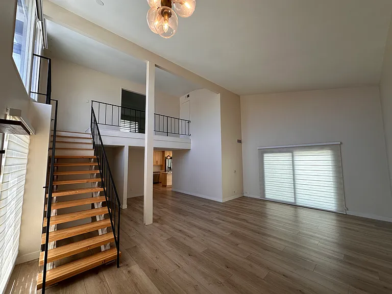 421 Larry Ln — Photo 2