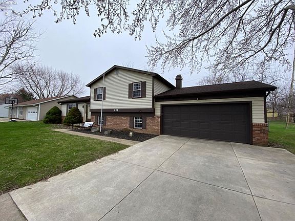 3rd image of 202 Birchwood Dr