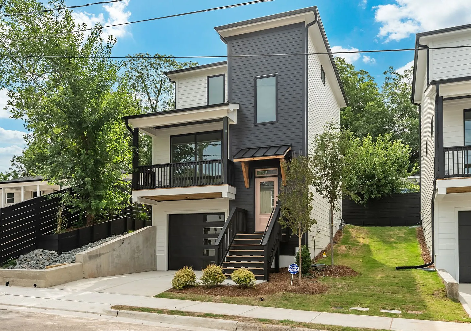 Modern 3-bedroom 2-bath home in Durham — Photo 2
