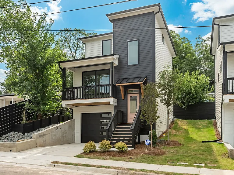 1015 Grant St — Photo 2