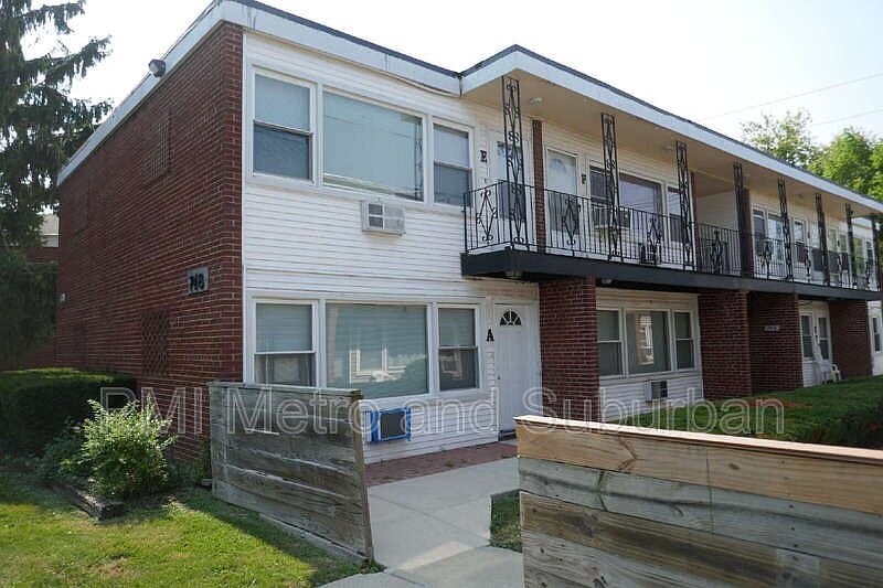 1st image of 748 E 5th Ct