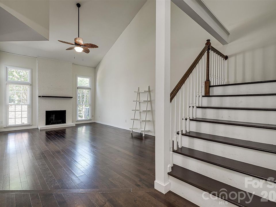 1st image of 9235 N Vicksburg Park Ct