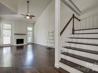 9235 N Vicksburg Park Ct, Charlotte, NC 28210