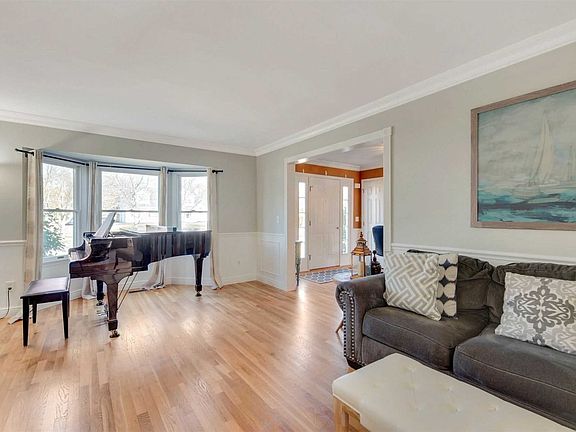 4th image of 49 Elderwood Dr