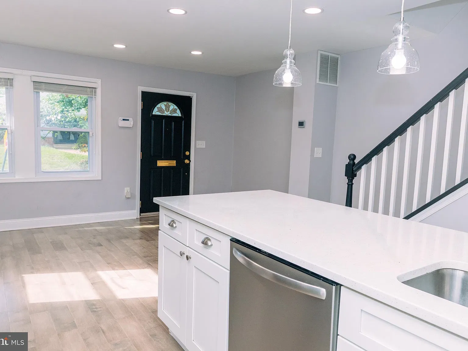 3 bed, 2.5 bath, 1919 sqft, $2,600 — Photo 4