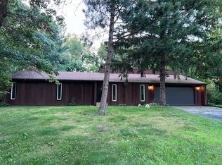 6566 Coach Lite Ct, Loves Park, IL 61111