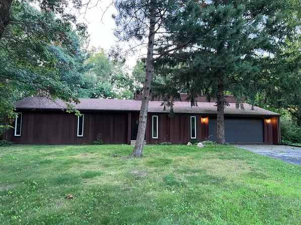 6566 Coach Lite Ct, Loves Park, IL 61111