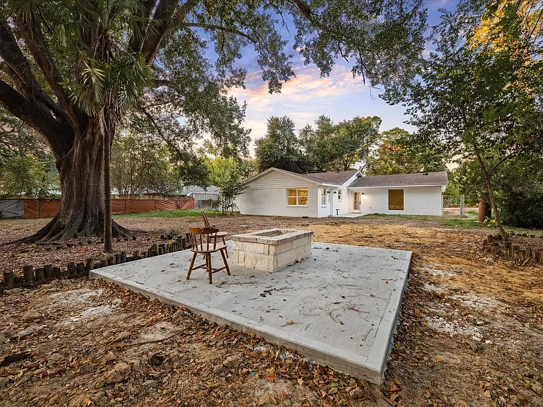 5411 Logston Ln — Photo 31