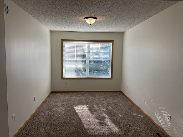 Master Bedroom (Upper LVL)