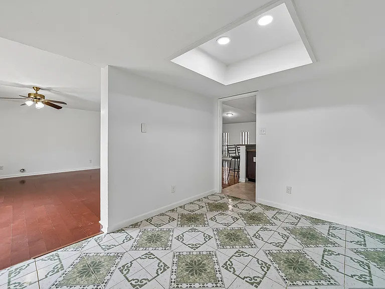 10239 Green Ash Rd — Photo 16
