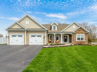 28 Rothbury Cir, Victor, NY 14564