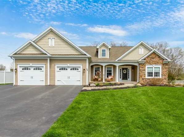 28 Rothbury Cir, Victor, NY 14564