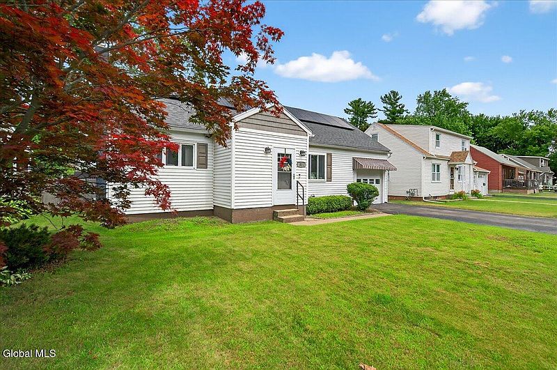 5th image of 1022 W Claremont Avenue