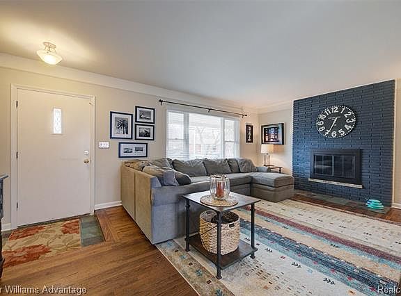 3rd image of 7517 Donna St