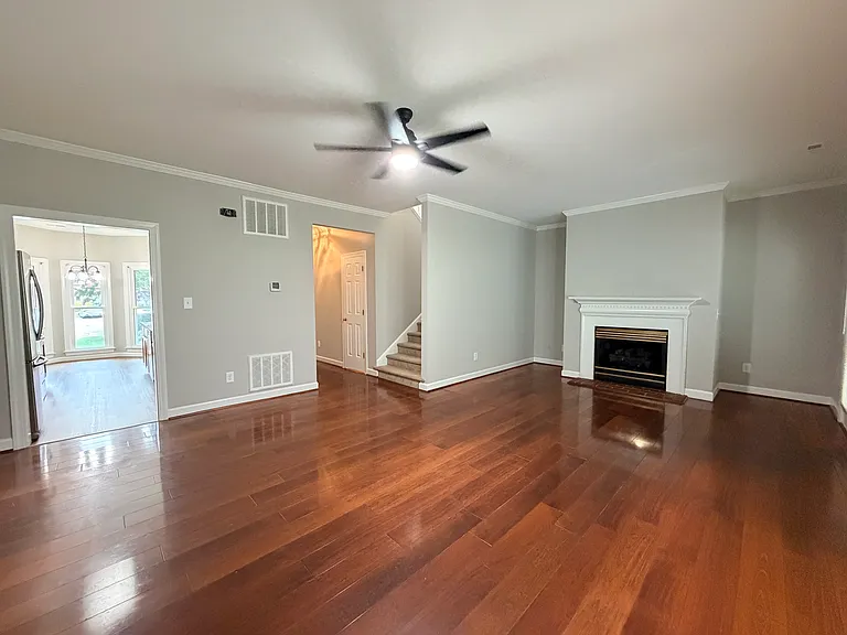 351 S Cherry St — Photo 4