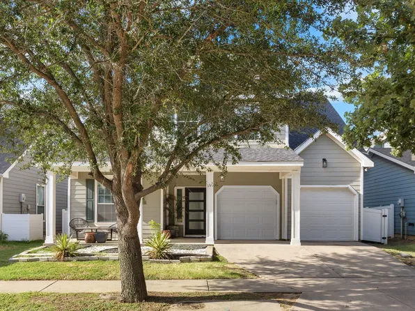 9918 Maple Dr, Aubrey, TX 76227