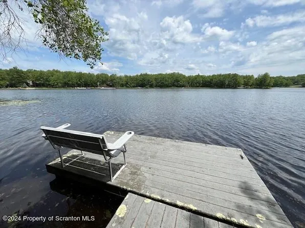 37 Wildflower Cir, Gouldsboro, PA 18424
