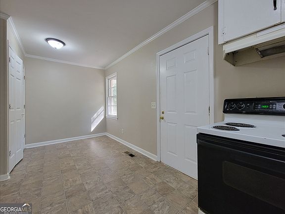 5th image of 117 Martha St