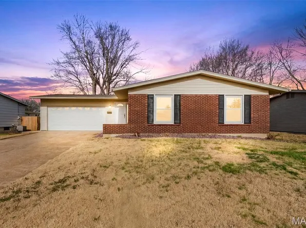 1475 Loveland Dr, Florissant, MO 63031