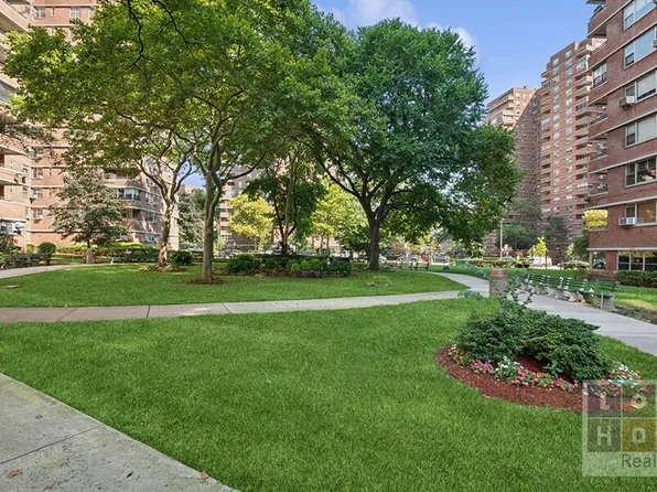 575 Grand Street image 19 of 23