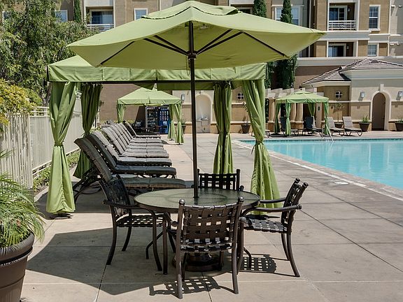 Pinnacle at MacArthur Place