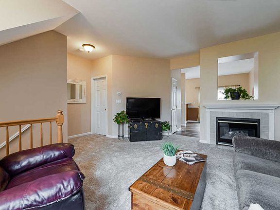 5th image of 1096 Village Center Pkwy Unit 3
