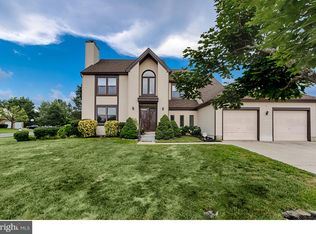 8 Bridle Ln, Mount Laurel, NJ 08054