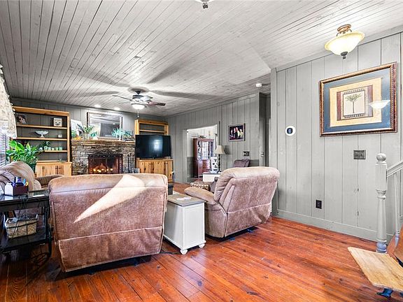 4th image of 777 Newton Rd