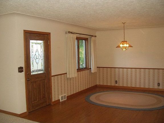 5th image of 616 Aspen Ave