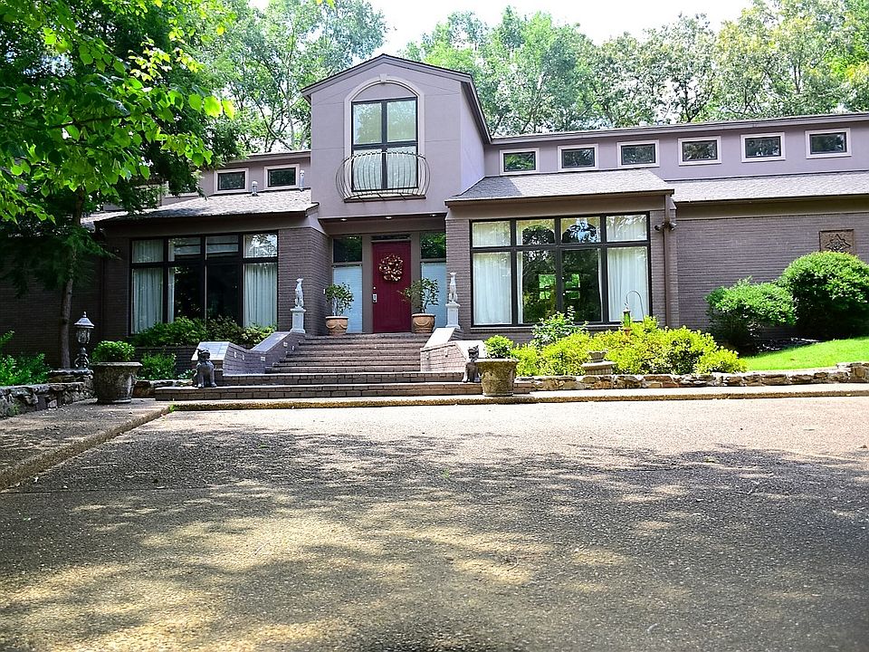 1st image of 937 Debeau Dr